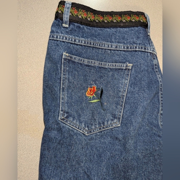 Vintage Bill Blass Women's Embroidered Blue Jeans with Floral Accents Size 18w - Picture 2 of 9